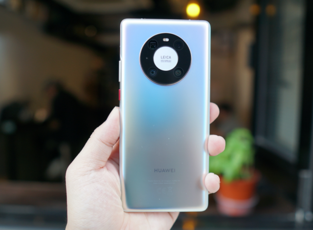 华为手机mate40pro图片,华为mate40pro真实图片 为什么说华为mate40pro值得买,因为这6点升级非常明显