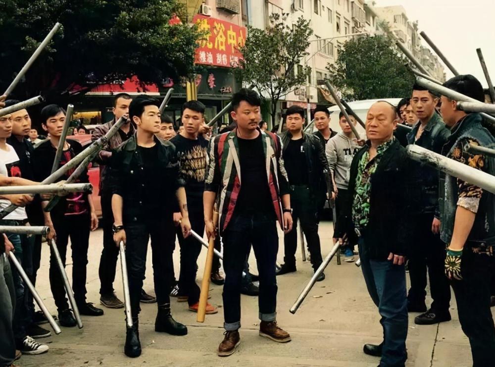 陈浩南原型,一通电话就能叫一群小弟,无戏可演后在抖音卖萌?