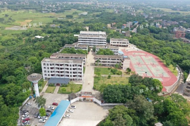 桂平浔州高中江北校区扩建项目批复了,拟新建教学楼6栋,宿舍楼6栋