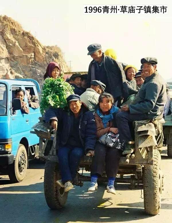 老照片中国90年代赶集旧影有你熟悉的场景嘛