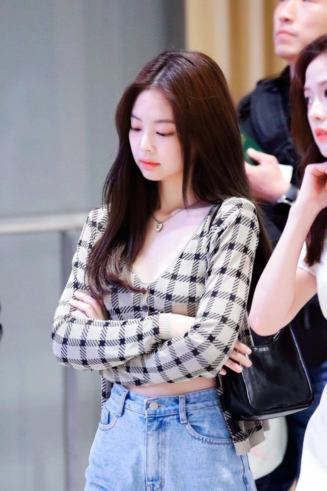 jennie的15种机场穿搭,时尚又性感,网友:不愧是时尚的引领者!
