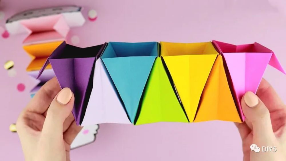 "折纸diy"带你学习如何折叠漂亮的彩虹文具盒!