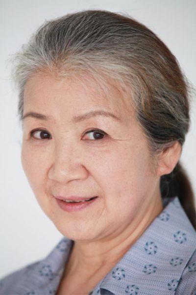 76岁曹翠芬,丈夫相貌英俊,俩人结婚43年,没有自己的孩子