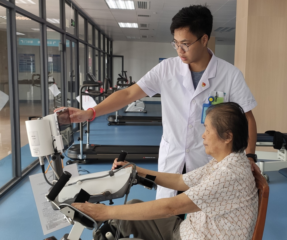 广州首家老年康复医院 帮助失能老人回归家庭