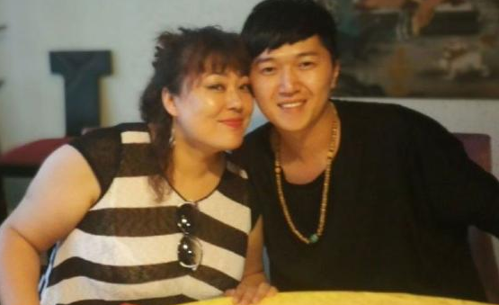 这段婚姻后,李箐箐爱上了比她小15岁的王颢森,当时两人结识的时候