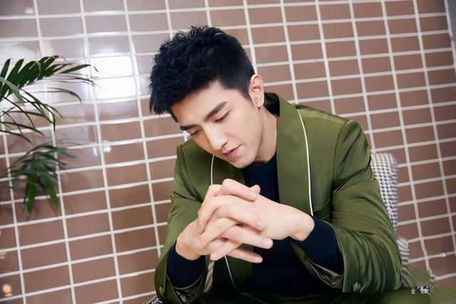 金瀚霸气官宣与张芷溪恋爱,自称没偶像包袱被赞真男人