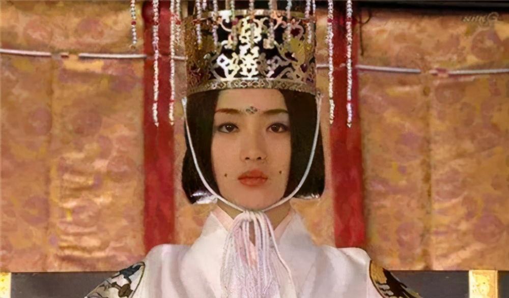 她是东方第一位女皇,比武则天还早98年,嫁异母哥哥,名字很熟悉