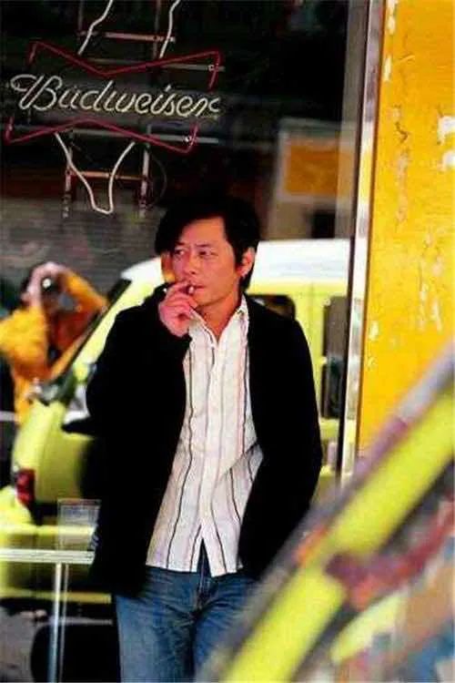 英皇行政总裁李进说,王杰经常发牢骚,而且还有唱片,演唱会和其它事