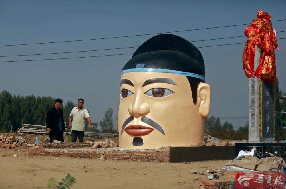 西安这个地方村民自建三米高"大头爷 为宣传农耕文化