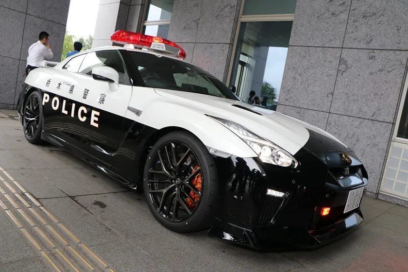 目前警用车队中拥有的车辆有日产gt-r,日产370z,日产350znismo和本田