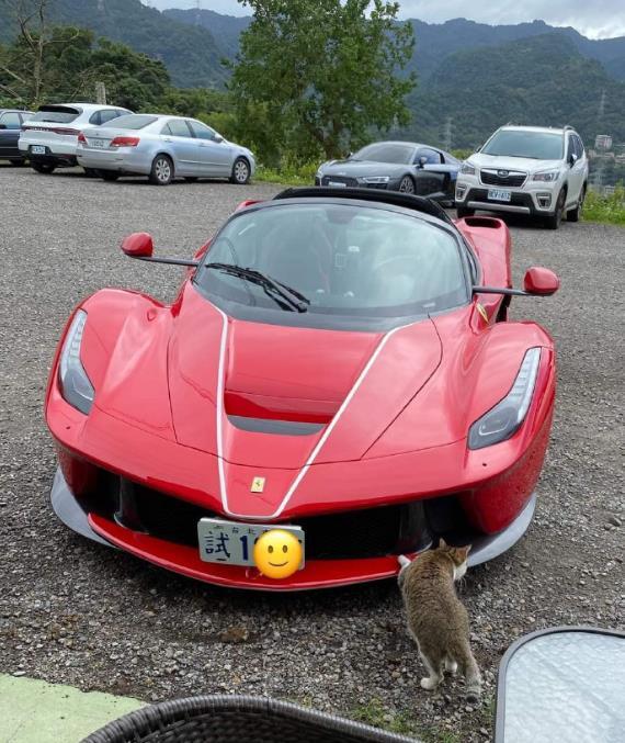 法拉利laferrari aperta,即敞篷版拉法,全球限量209 1台可以说是非常