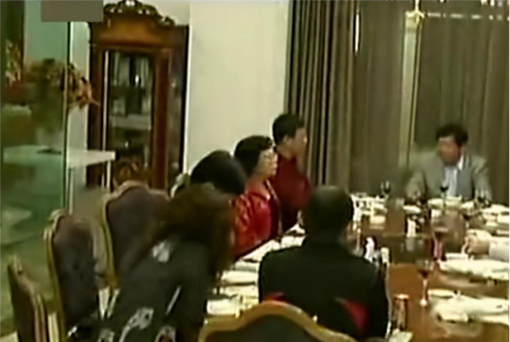 "首善"曹德旺豪宅,占地4亩16名女管家,地窖藏百箱茅台