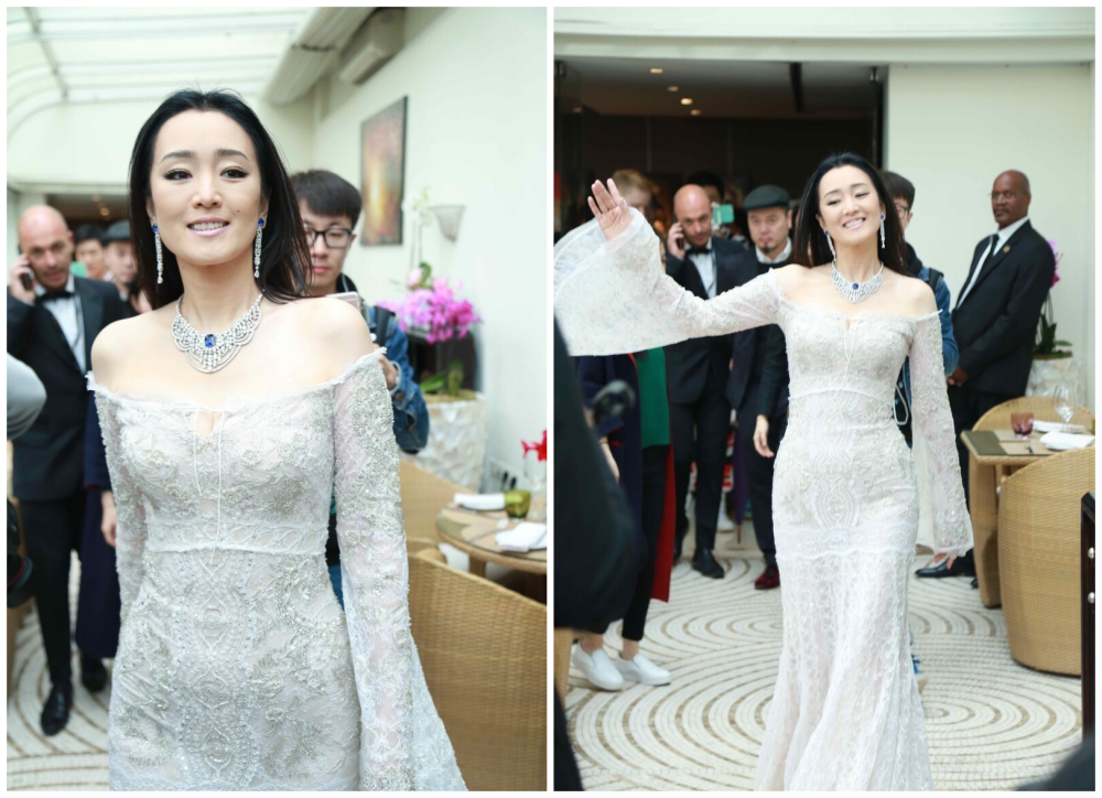 巩俐裸妆太高级,蕾丝露肩裙温柔减龄,小8岁李冰冰反而