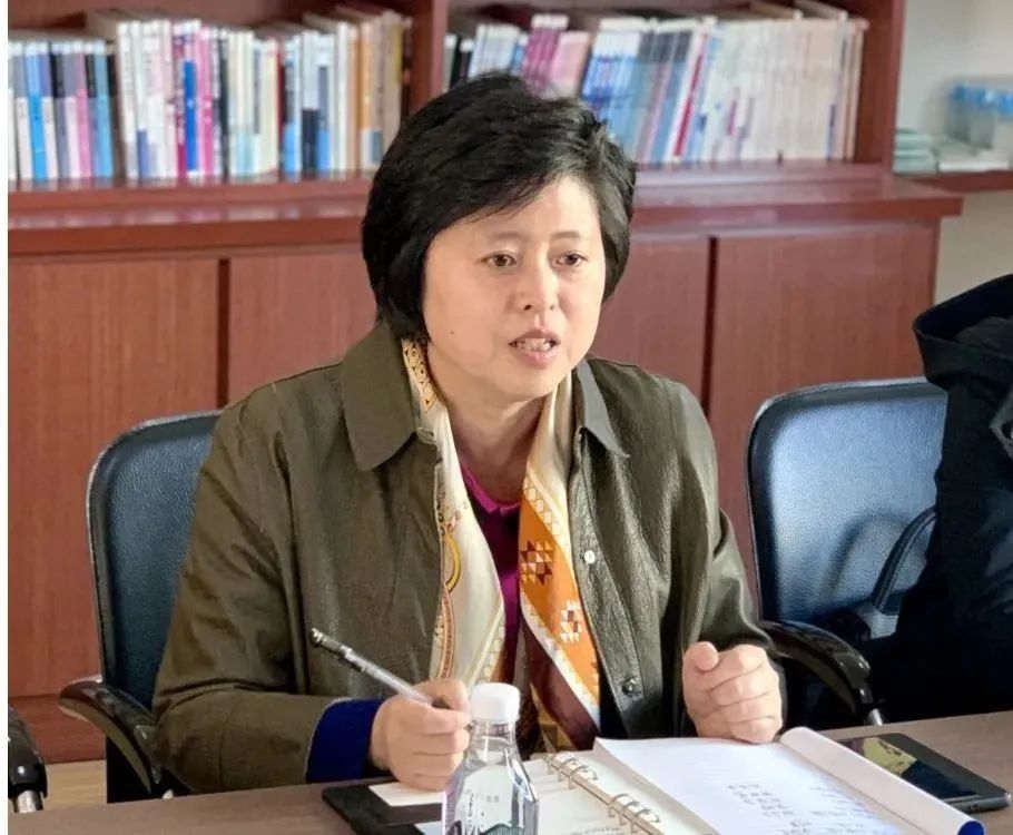 陆颖佳主席针对平台建立过程中遇到的问题进行了耐心解