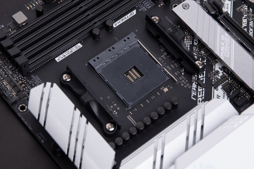 有颜有实力,你的zen3游戏主机就需要rog b550-a吹雪