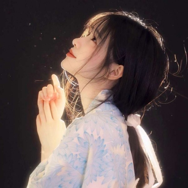 一眼万年的温柔女生头像
