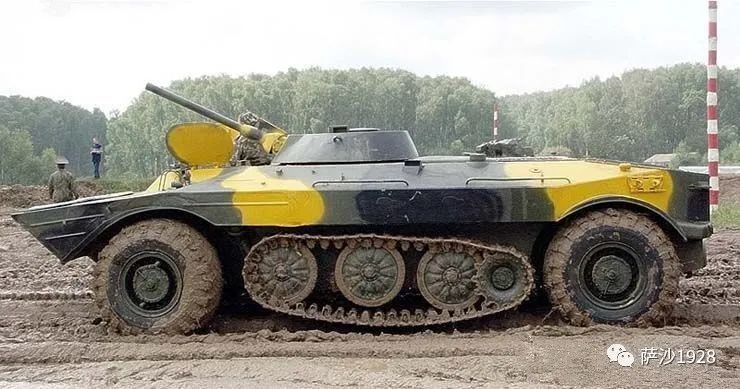 不伦不类的履带车轮混合装甲车19工程:萨沙的兵器图谱第195期