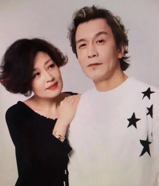 李咏去世两周年,当初他为何要葬在美国?实情曝光后让人潸然泪下