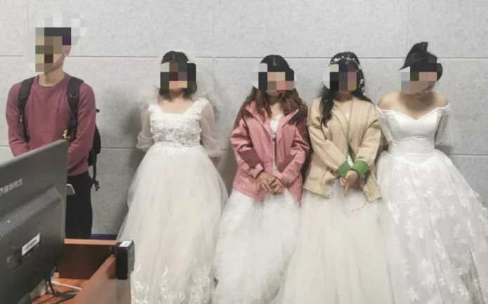 秋雅婚纱掉了视频_秋雅婚纱掉了彩图