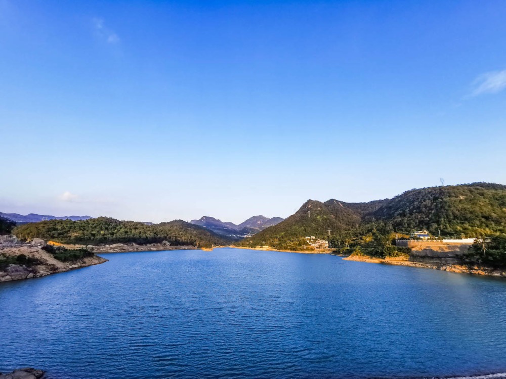 峨眉山2日游人均多少钱_峨眉山金顶图片(2)