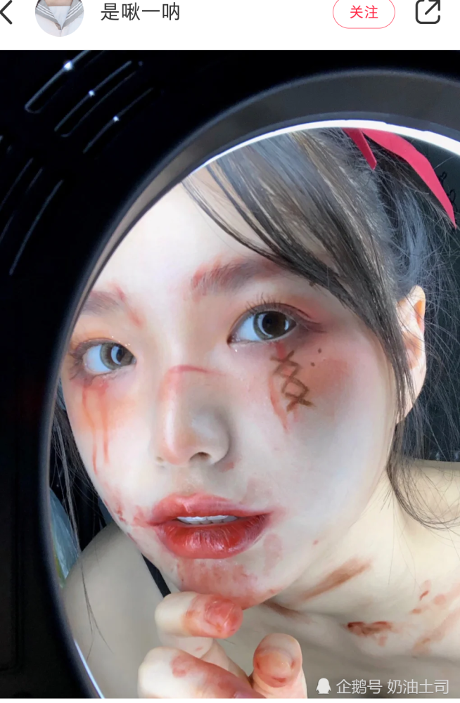 这款妆容带着一点病娇的味道   橙色和红色的搭配一点也不违和 接着