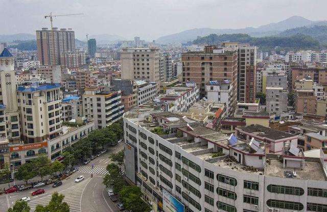 云浮各县人口_原云浮县历届县长照片(3)