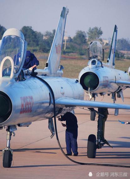 70年间空军两次飞跃,当年幻想歼8单挑f22,现在凭实力压制
