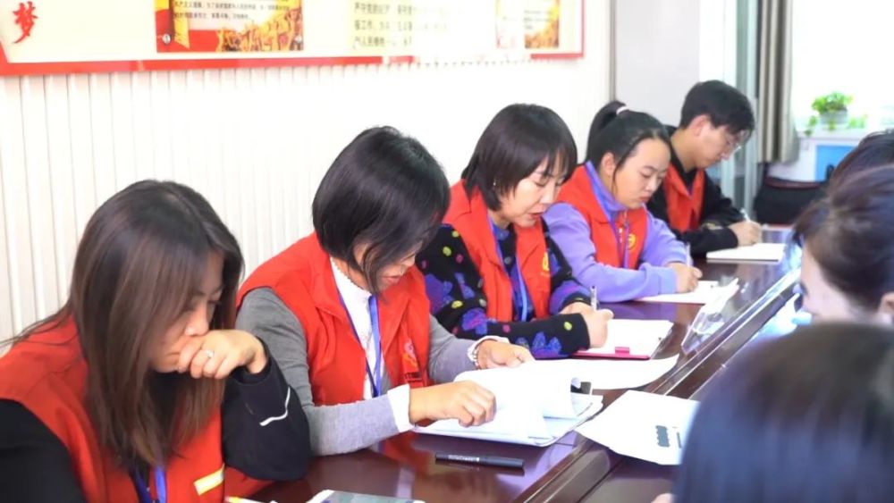 人口普查员的来源_人口普查员证件图片