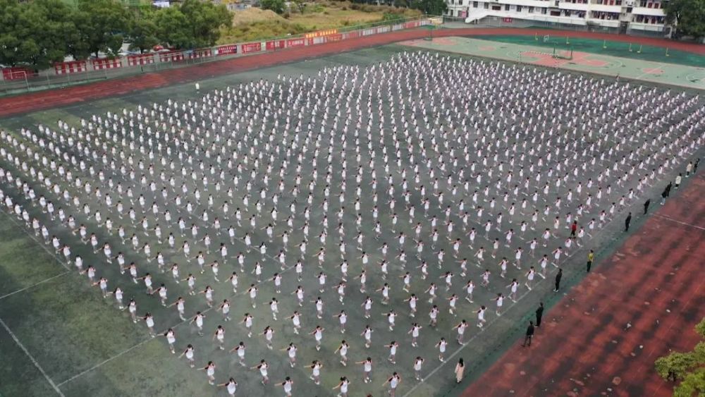 同学们快来看 宜春三中的"花式课间操" 充满时代特点和青春气息 每天