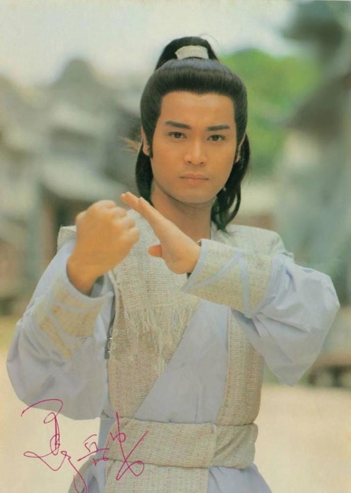 1986年,郭靖安也算正式进入演艺圈.