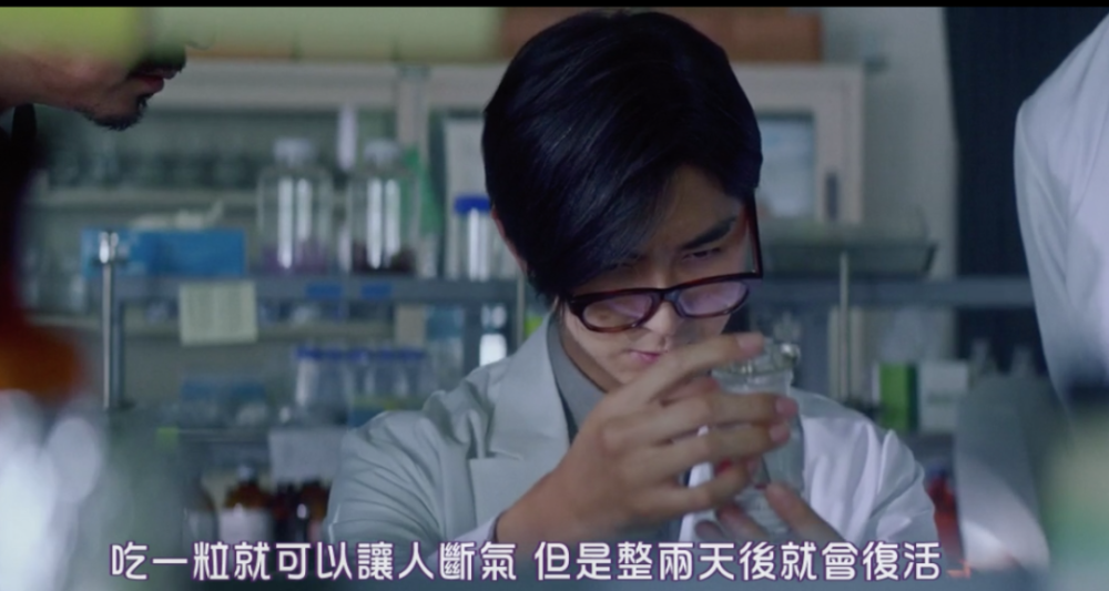 七濑的母亲野畑百合子由木村多江饰演,松田翔太饰演研究假死药的藤井