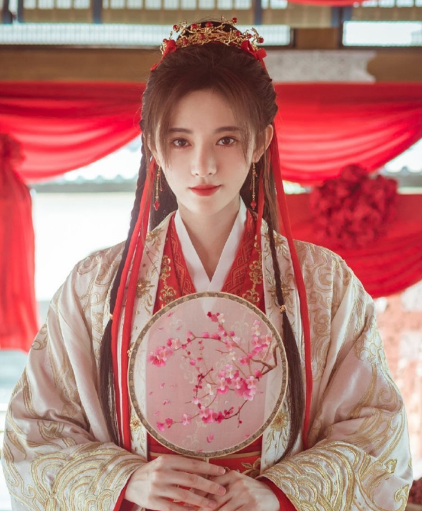 古装剧里一眼万年的嫁衣造型鞠婧祎太跳戏而她惊艳时光