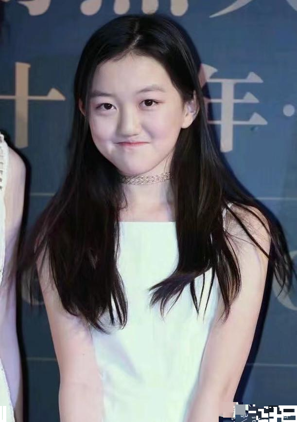 李亚鹏首晒李嫣儿时术后照,嘴唇贴胶布惹人怜,如今