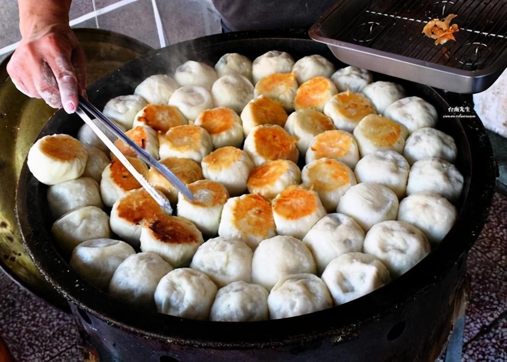 明明长得很像,为啥一个叫生煎包,一个叫水煎包?看完终于明白了