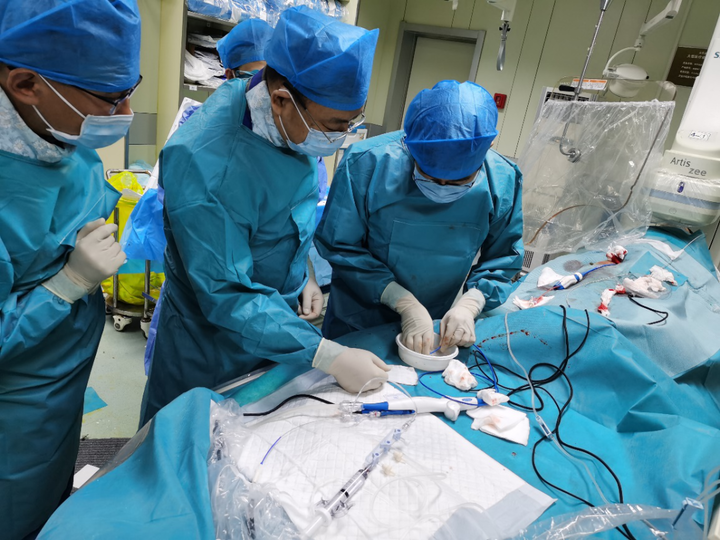 省立医院首次运用冷冻球囊导管消融术治疗阵发性房颤患者