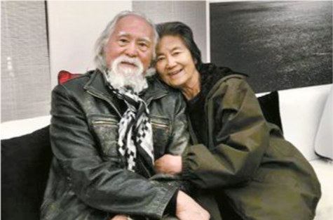 号称中国最帅老头80多岁了还拍照片秀恩爱座驾更是不同凡响