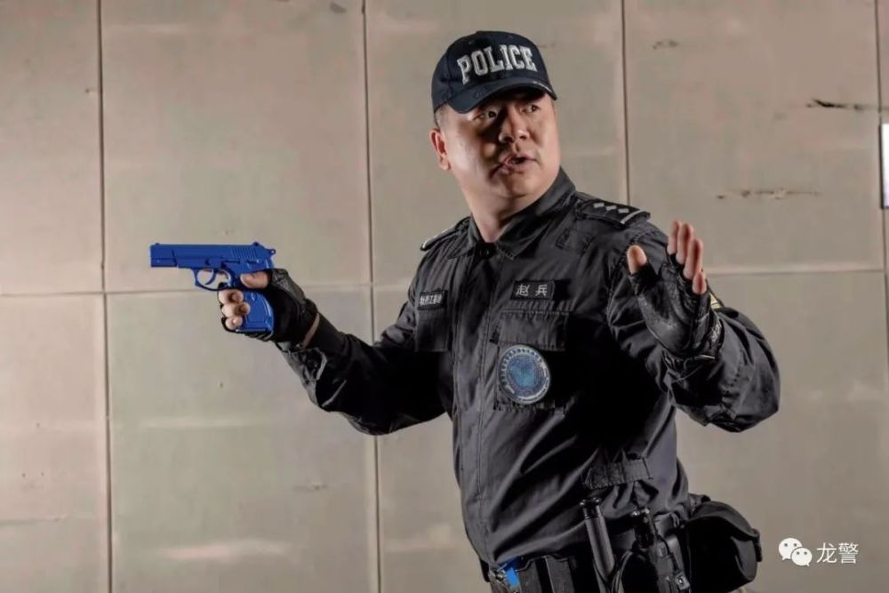 最美龙警赵兵一片兵心在训练场