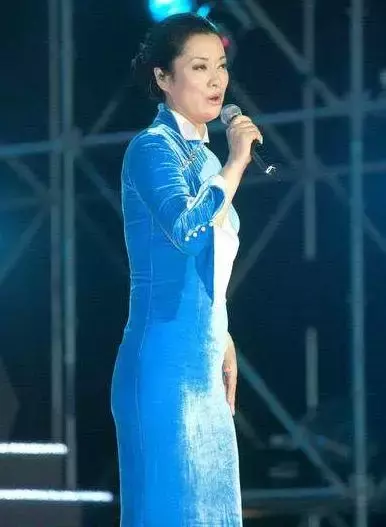 从差点坐牢到嫁给富豪,一首"渴望"唱完了毛阿敏一生