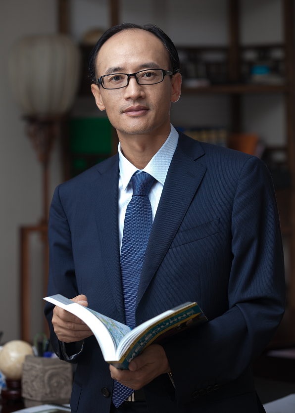 亚东集团董事长_歌手亚东
