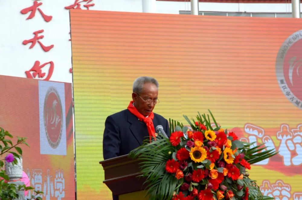 与和汝盛一样,见证了学校大改革大变化的退休老教师们也在今日重回