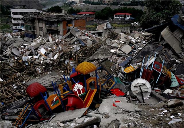 汶川地震房屋倒塌成废墟,为何千年佛像毫发无损,仍然屹立不倒?