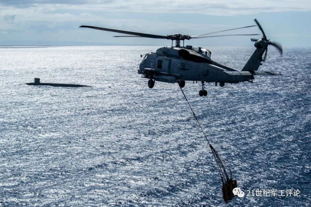 参加演练的mh-60r"海鹰"直升机.
