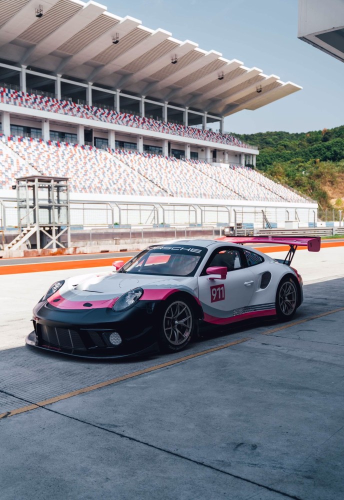 二代们最喜欢的跑车之一保时捷911gt3r赛车版