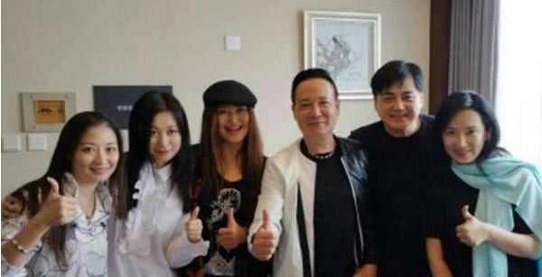 上为哥哥助阵,据悉当初汤镇宗主演的"田归农"一角本来是汤镇业来演的