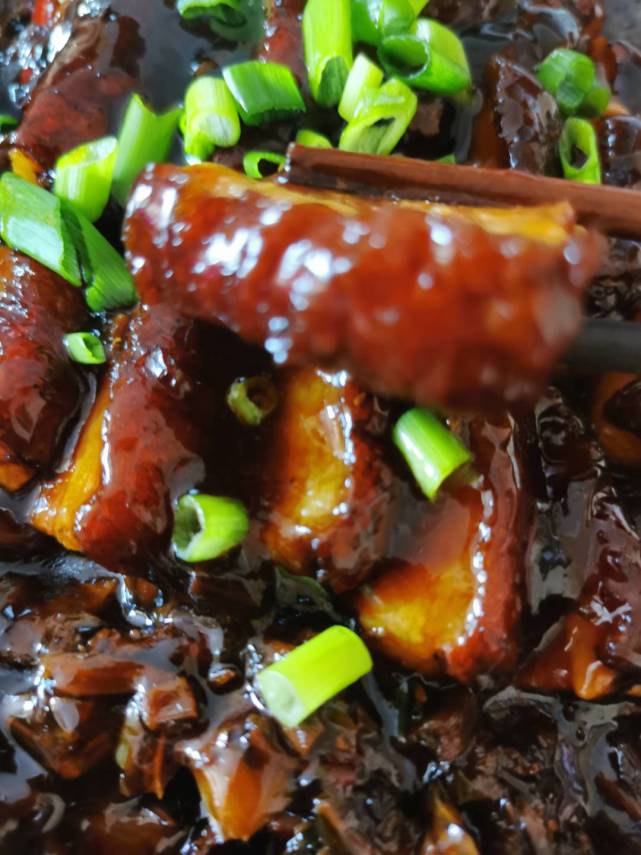 客家菜的招牌菜梅菜扣肉的详细做法