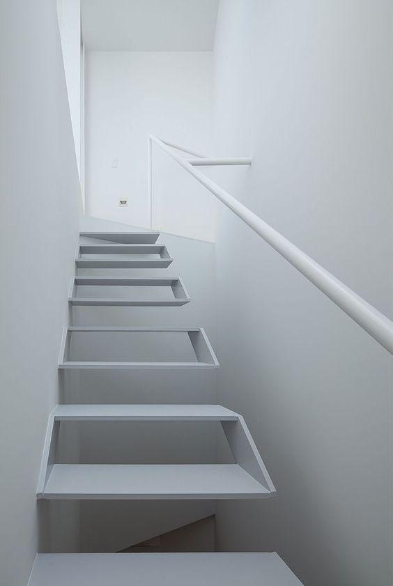 楼梯设计看了那么多,唯独这两两个台阶悬空的,一遍又一遍看不腻