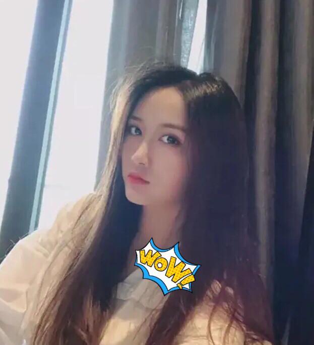 相比其他电竞选手的网红女友来说,兰兰完全称得上职业选手女友的颜值
