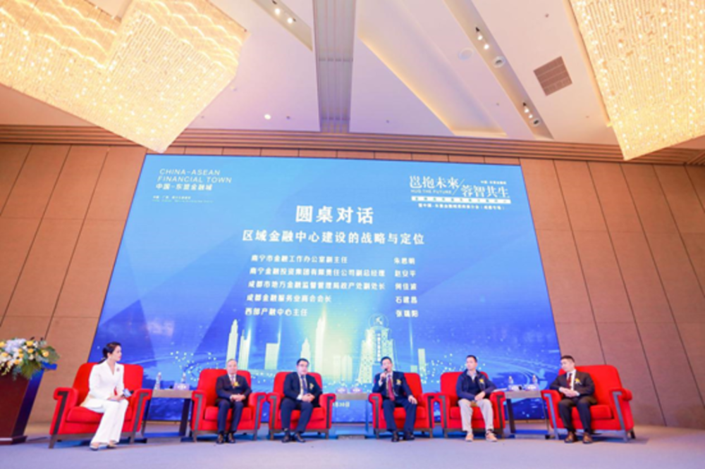 经济总量翻一番  人民币贬值_100元人民币图片(3)