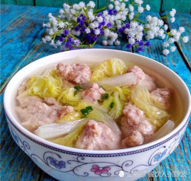 几款最简单的家常汤:菠菜猪血汤,白菜丸子汤,猪肝粉丝