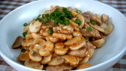 菇中白富美中式菜品—蚝油白蘑菇肉片